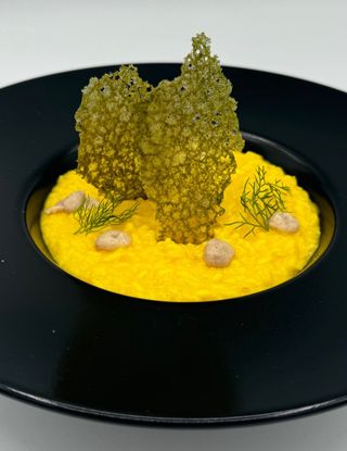 Risotto allo zafferano Leprotto con pois di midollo, cialda corallo ...