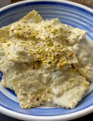 Copertina della ricetta Ravioli al brasato con crema di pistacchio, stracchino e parmigiano di easyclarissa