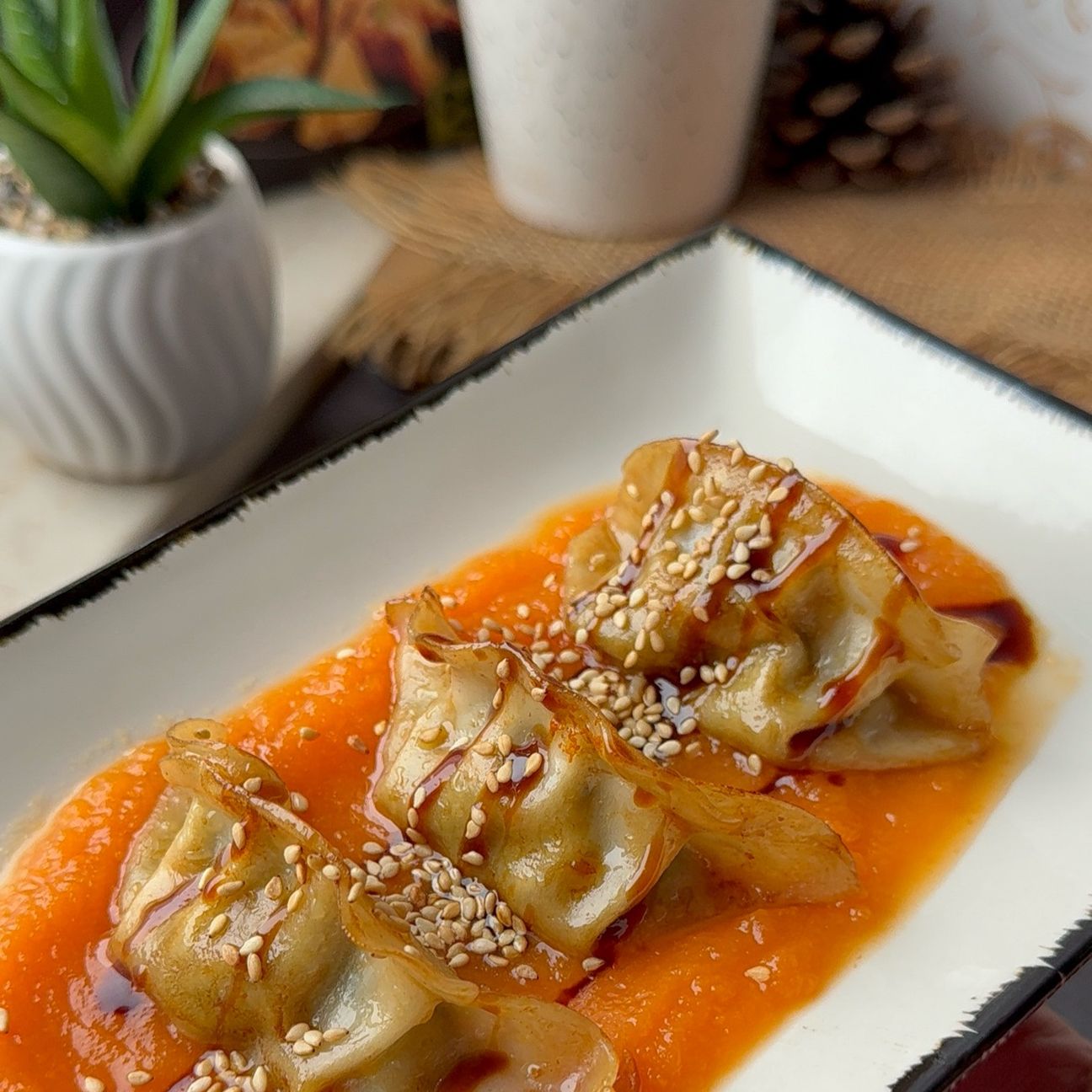 Gyoza di verdure con crema di zucca