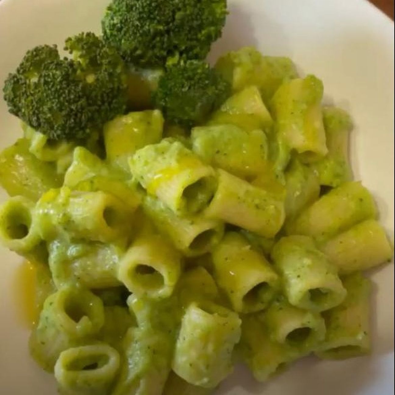 Mezze maniche al pesto di Broccoli