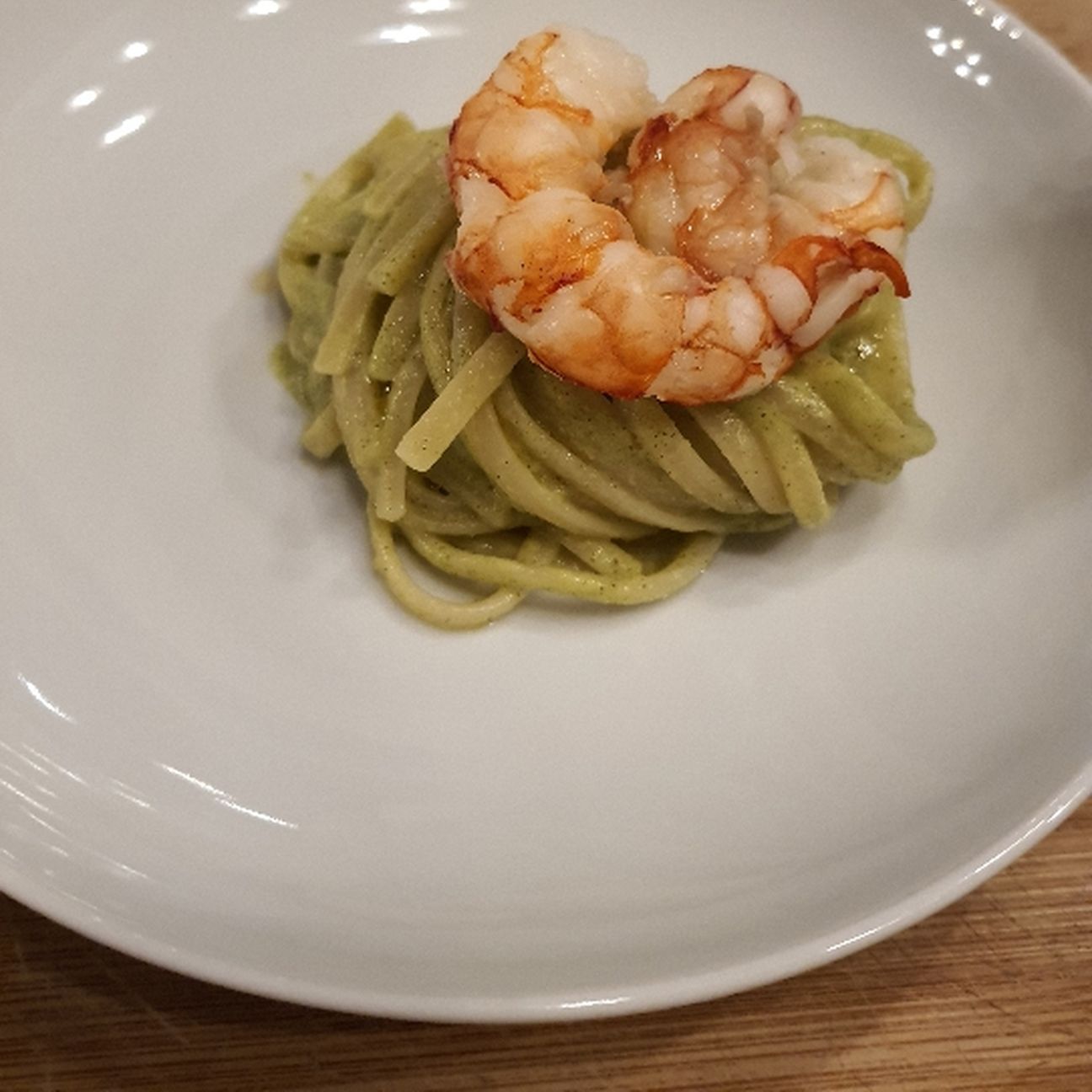 Linguine con crema di zucchine e gamberoni