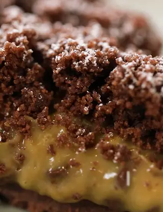 Ricetta Sbriciolata al cacao con crema pasticcera al pistacchio e gocce di cioccolato di lodo_cucina