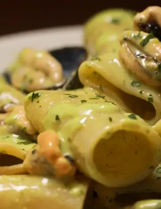 Ricetta Paccheri con crema di pistacchi, cozze e pecorino di lodo_cucina