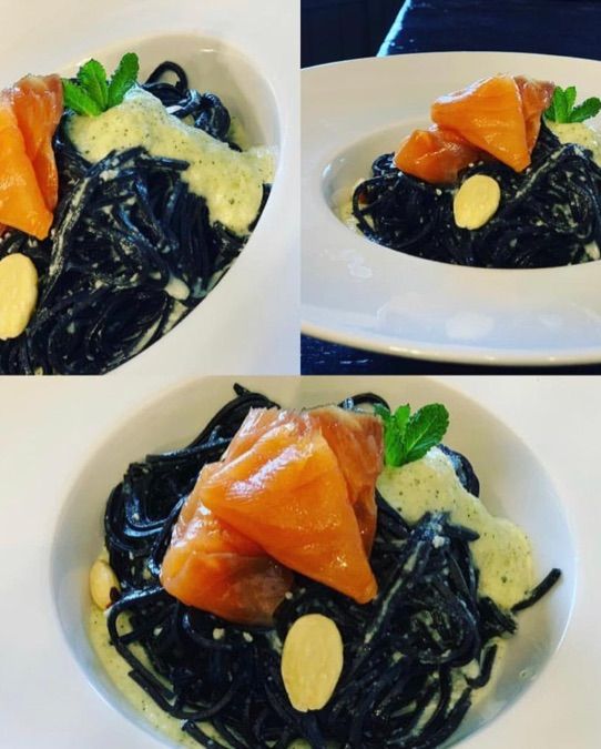 Taglierini al nero di seppia con crema di mandorle ,menta e salmone affumicato