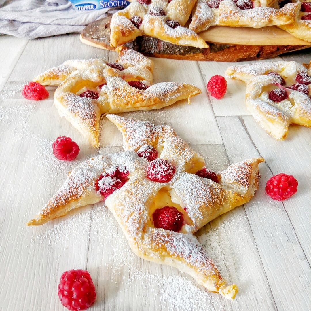GIRANDOLE DI PASTA SFOGLIA AI LAMPONI