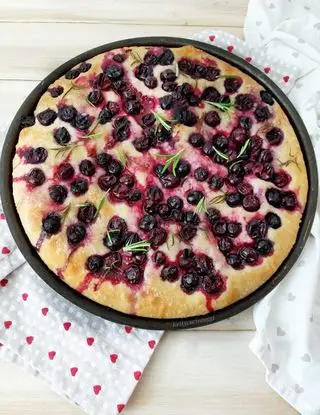 Ricetta FOCACCIA DOLCE CON UVA FRAGOLA di kettycucinooggi