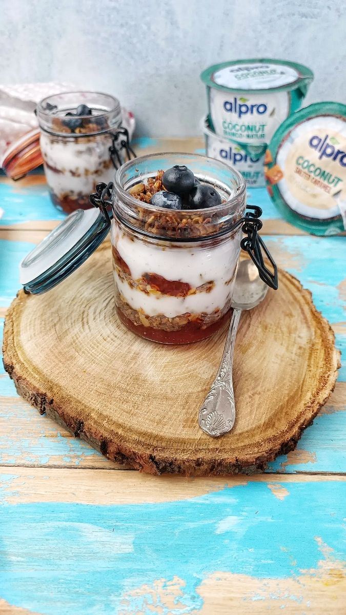 PARFAIT CON GRANOLA E YOGURT