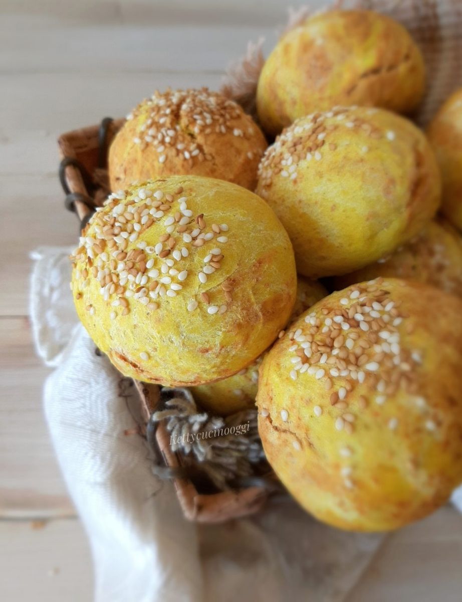 PANINI CON ESUBERO ALLA CURCUMA