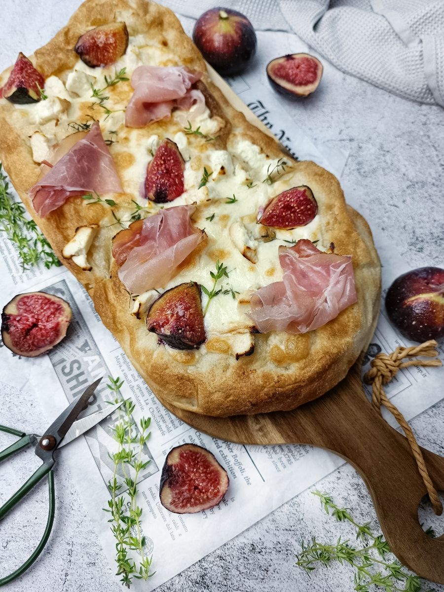 PINSA FICHI E RICOTTA AFFUMICATA