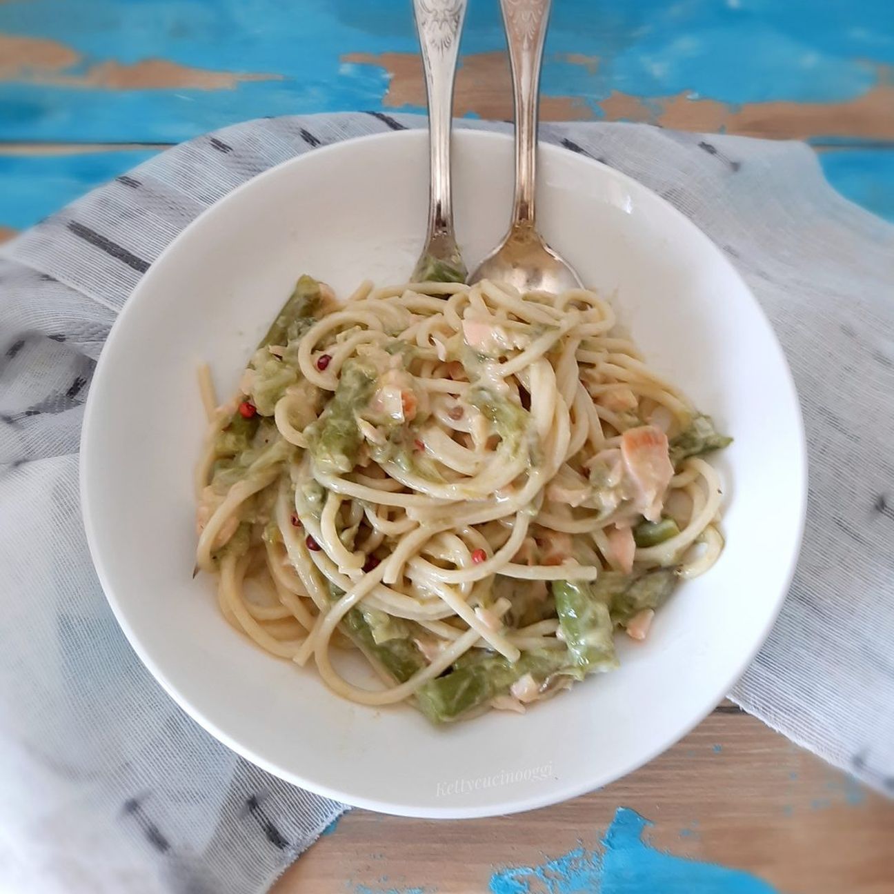 SPAGHETTI CON SALMONE E ASPARAGI