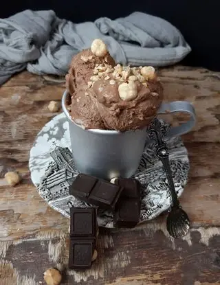 Ricetta GELATO ALLA NUTELLA CON LE NOCCIOLE di kettycucinooggi