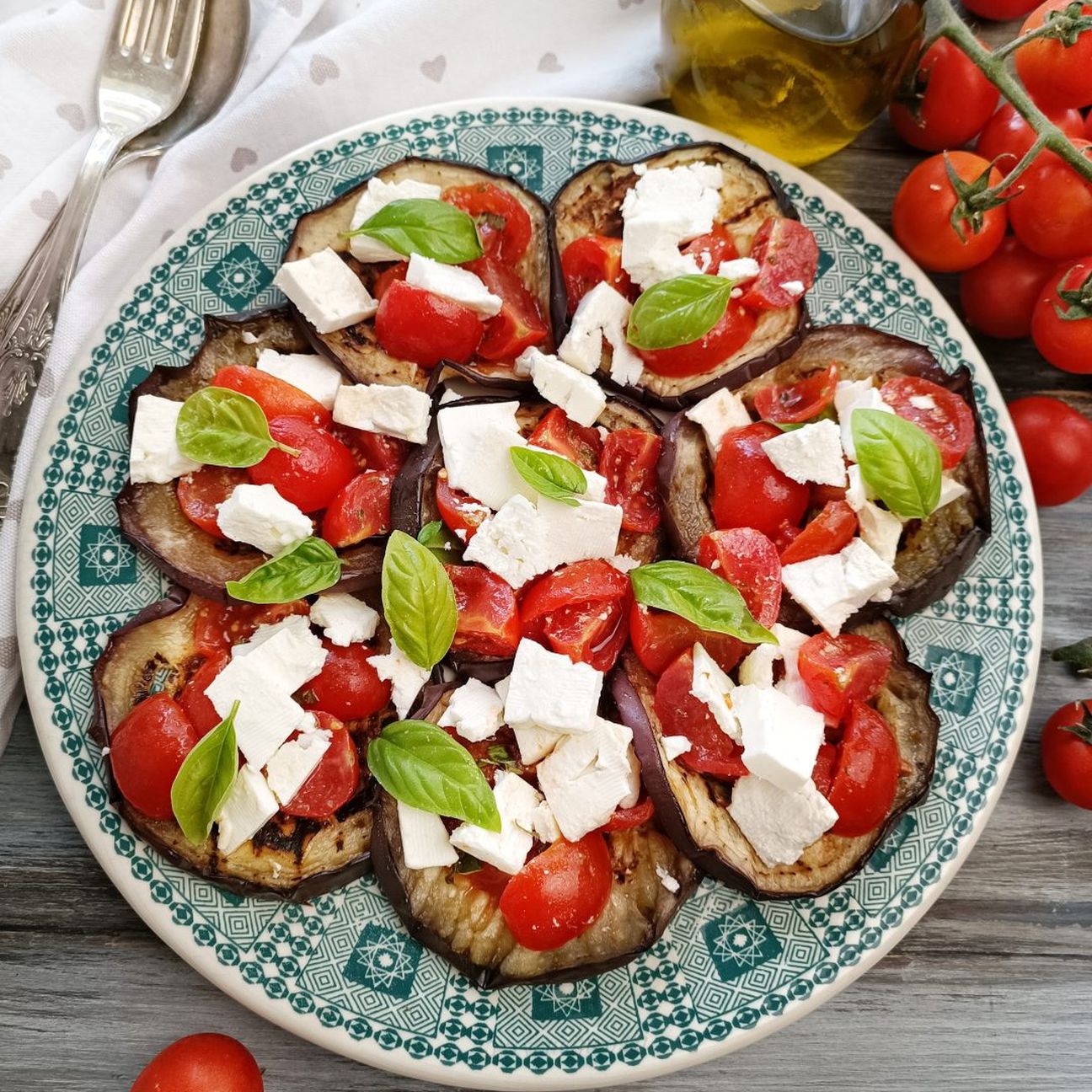 MELANZANE CON POMODORINI E FETA