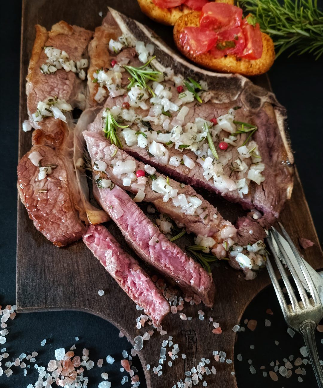 COSTATA DI SCOTTONA CON PESTO DI LARDO