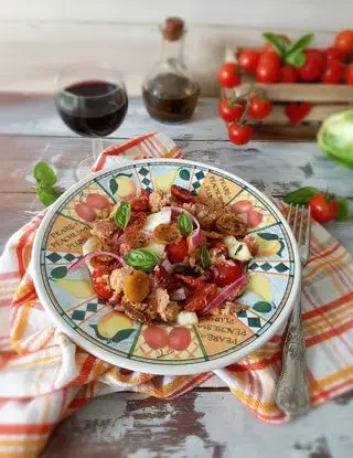 Ricetta PANZANELLA CON FRISELLE E MELONCELLA di kettycucinooggi