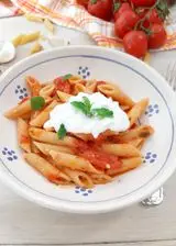 Ricetta PENNE POMODORINI E STRACCIATELLA