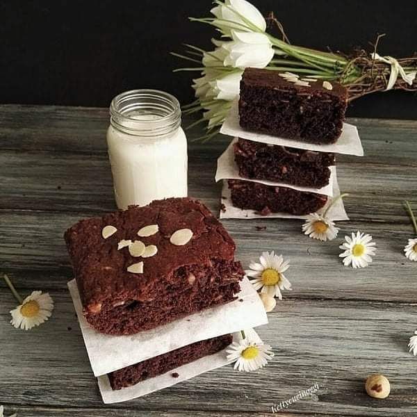 BROWNIES ALLE NOCCIOLE E MANDORLE
