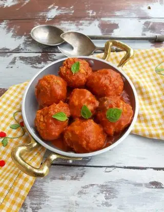 Ricetta POLPETTE AL SUGO DI CARNE

#apranzodainonni di kettycucinooggi