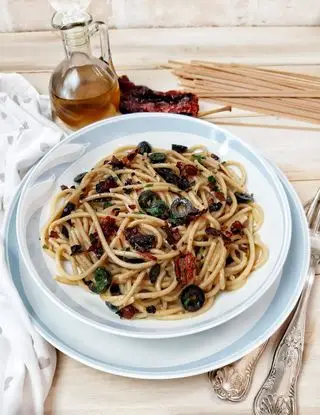 Ricetta SPAGHETTI CON PEPERONE CRUSCO E OLIVE di kettycucinooggi