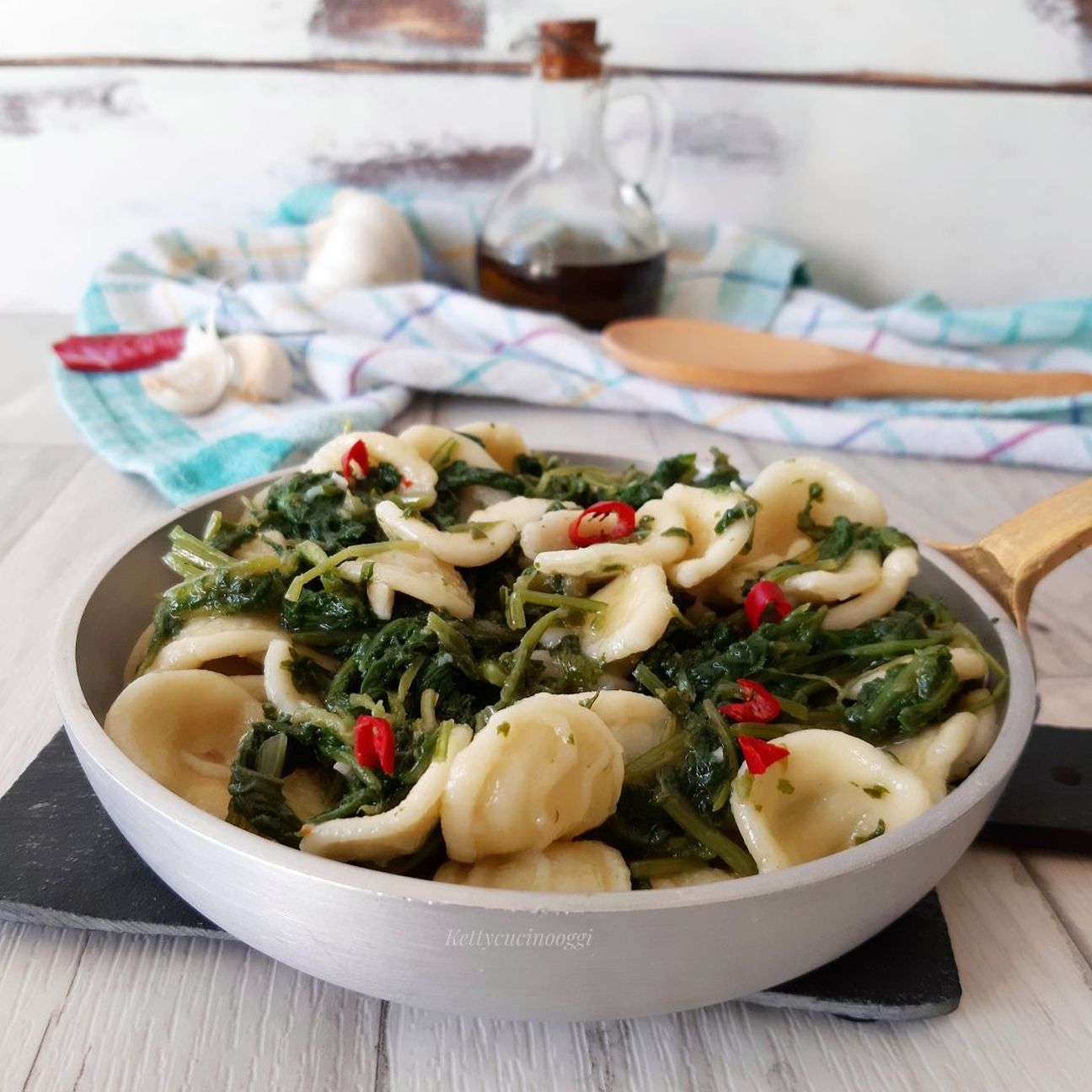 ORECCHIETTE CON LA CIMA DI RAPA