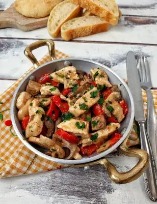 Ricetta STRACCETTI DI POLLO PEPERONI E FUNGHI di kettycucinooggi