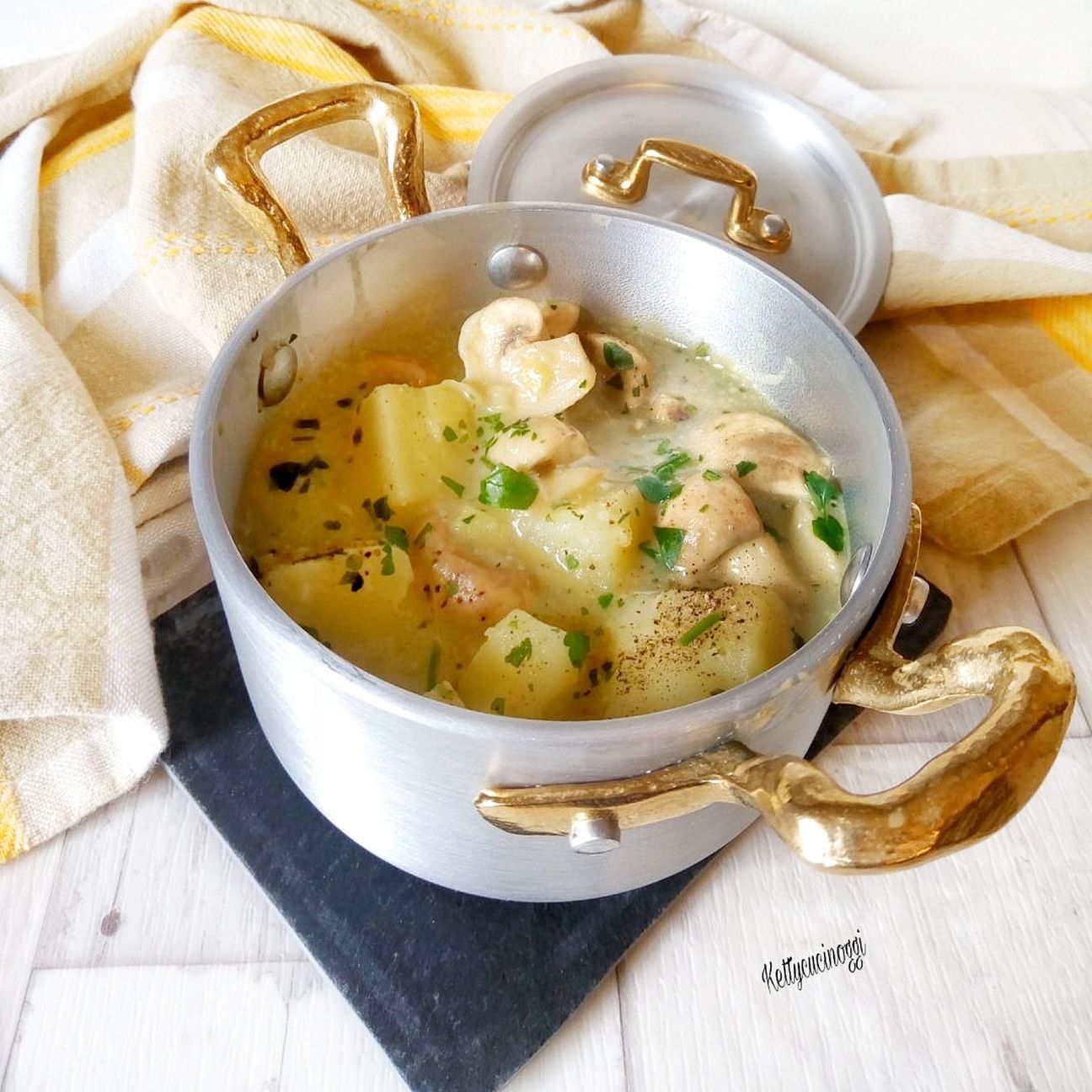ZUPPA DI PATATE FUNGHI CHAMPIGNON E ZENZERO