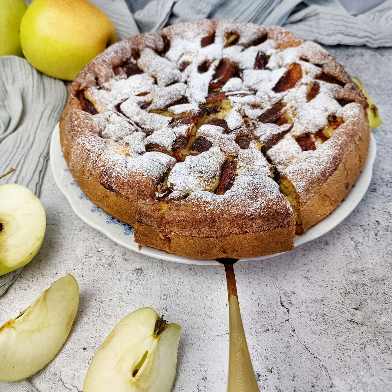 TORTA SOFFICE CON MELE E CANNELLA