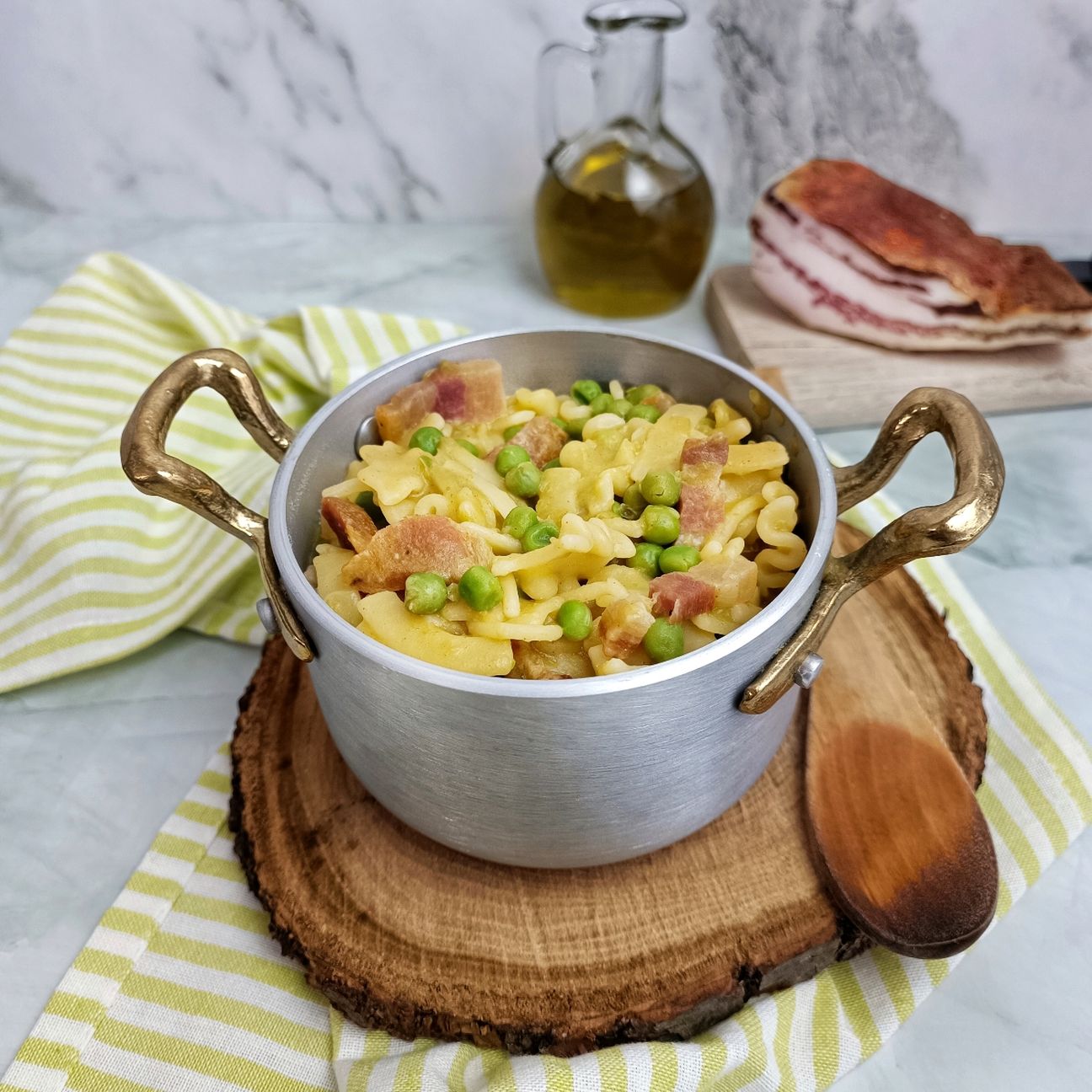 PASTA CON PANCETTA E PISELLI