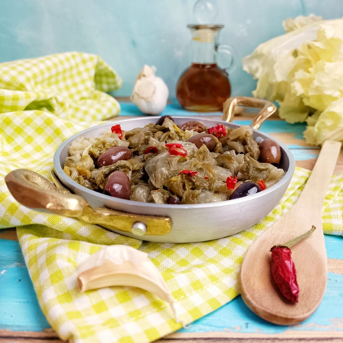 SCAROLA CON OLIVE E PEPERONCINO