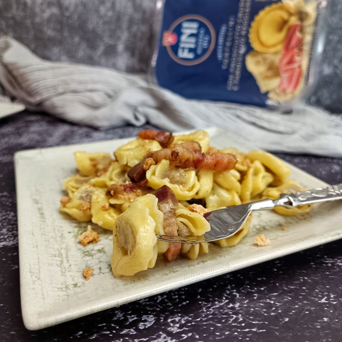 TORTELLINI ALLA GRICIA CON AMARETTI