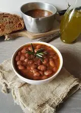 Ricetta ZUPPA DI FAGIOLI RUSTICA CON SCORZE DI FORMAGGIO