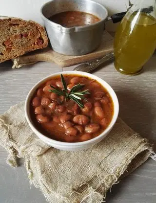 Ricetta ZUPPA DI FAGIOLI RUSTICA CON SCORZE DI FORMAGGIO di kettycucinooggi