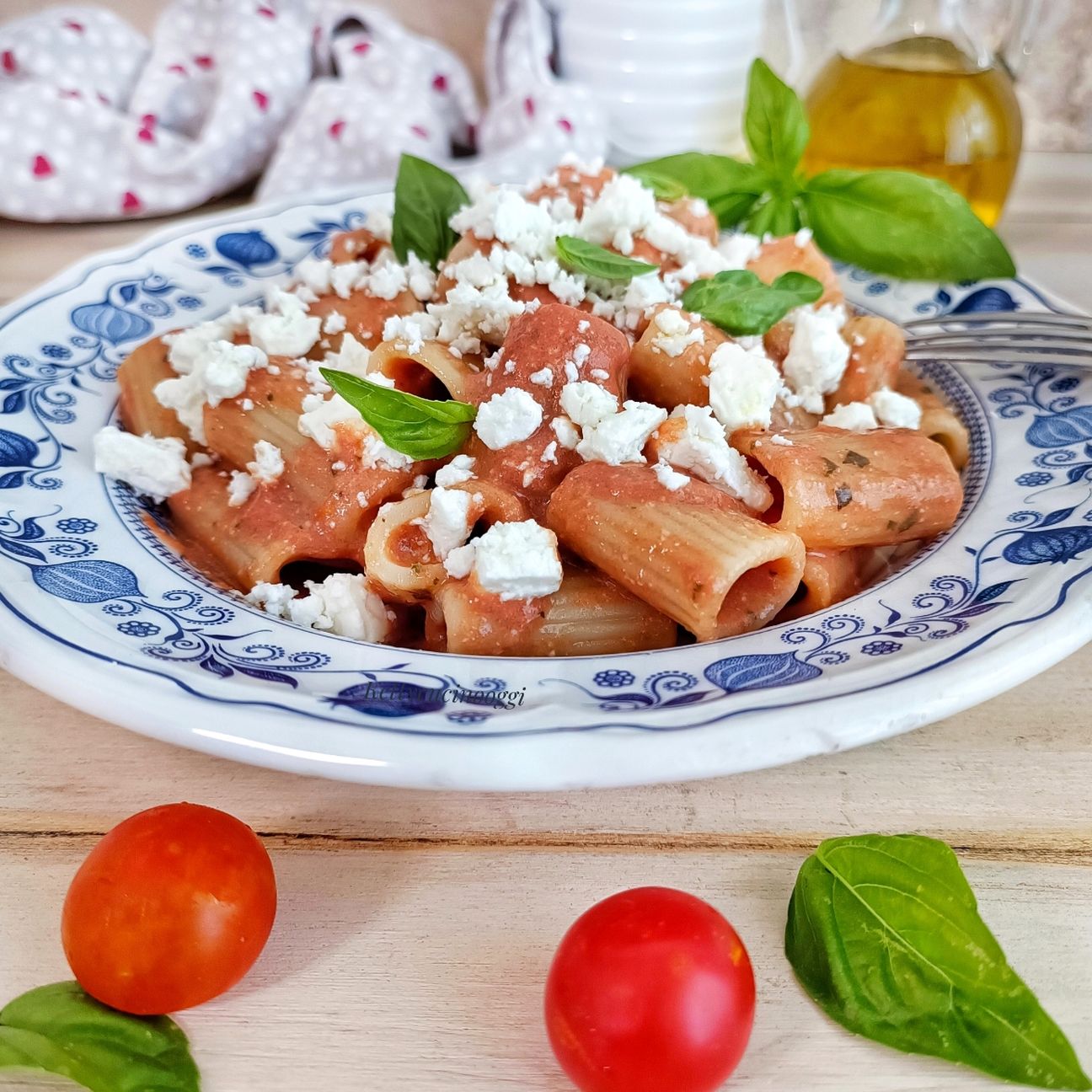 MEZZE MANICHE ALLA CRUDAIOLA CON FETA