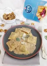 Ricetta Ravioli scamorza e radicchio Fini Modena con salsa di noci e gorgonzola