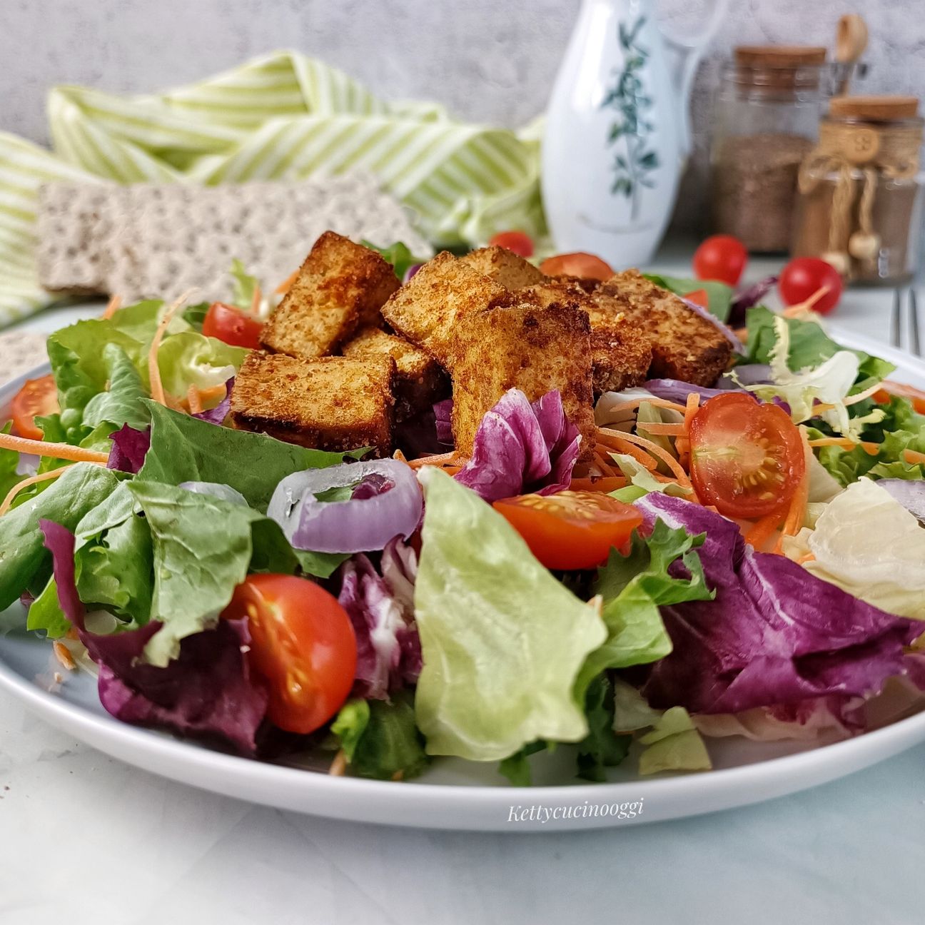 INSALATONA CON TOFU CROCCANTE