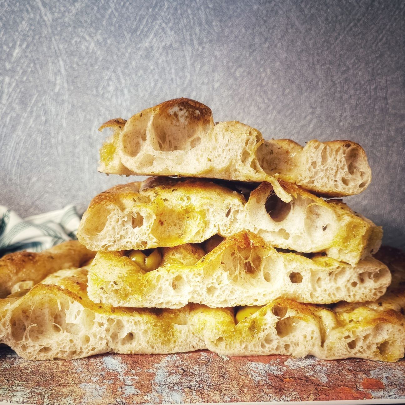 Focaccia alle olive lunga lievitazione