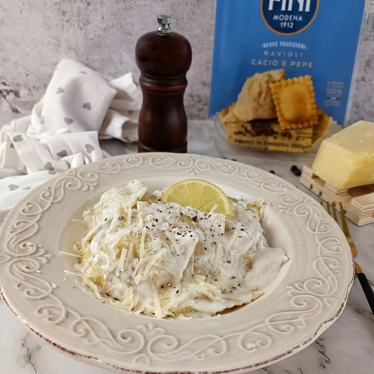 Ravioli cacio e pepe Fini con crema di ricotta e pecorino