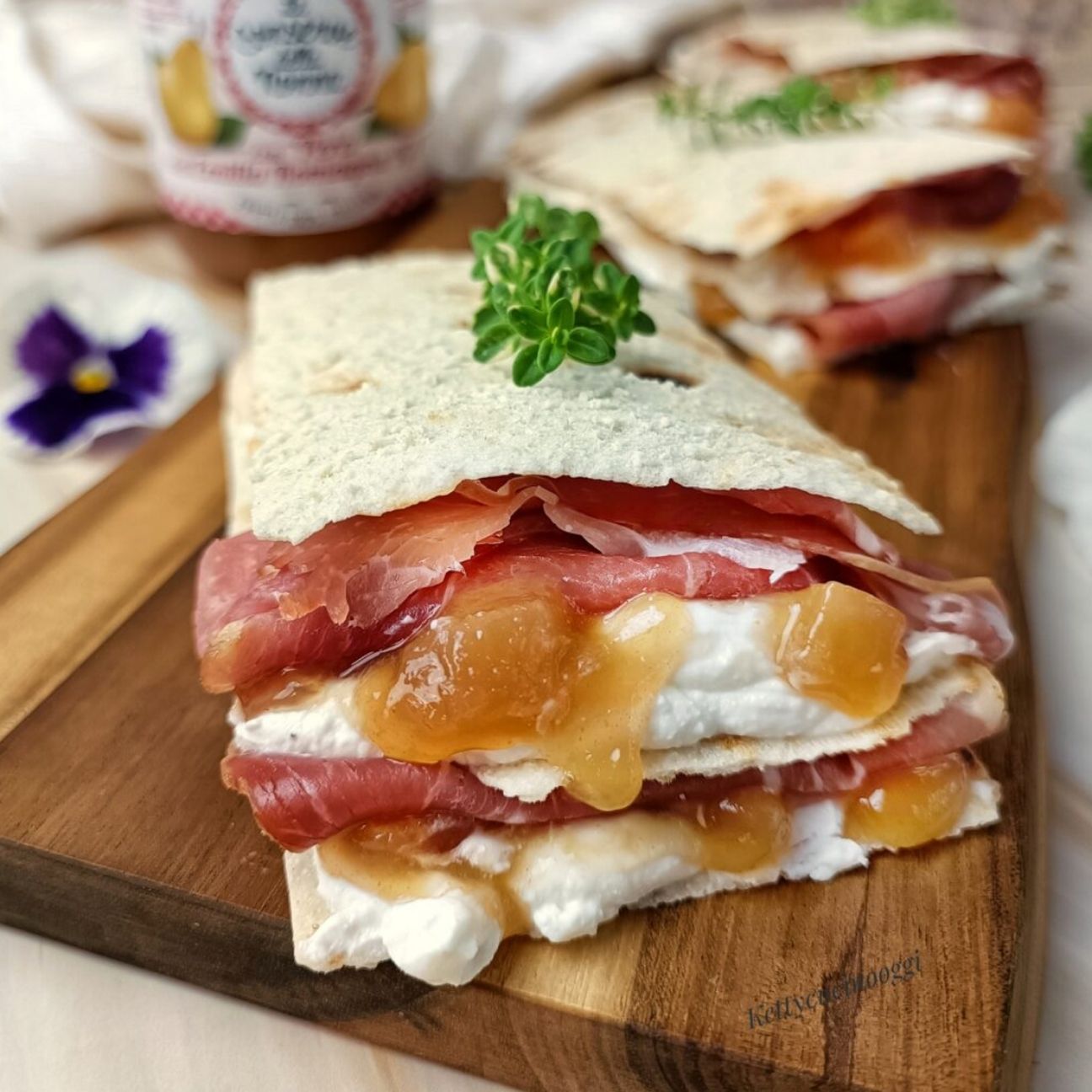 Millefoglie di pane carasau dal cuore cremoso