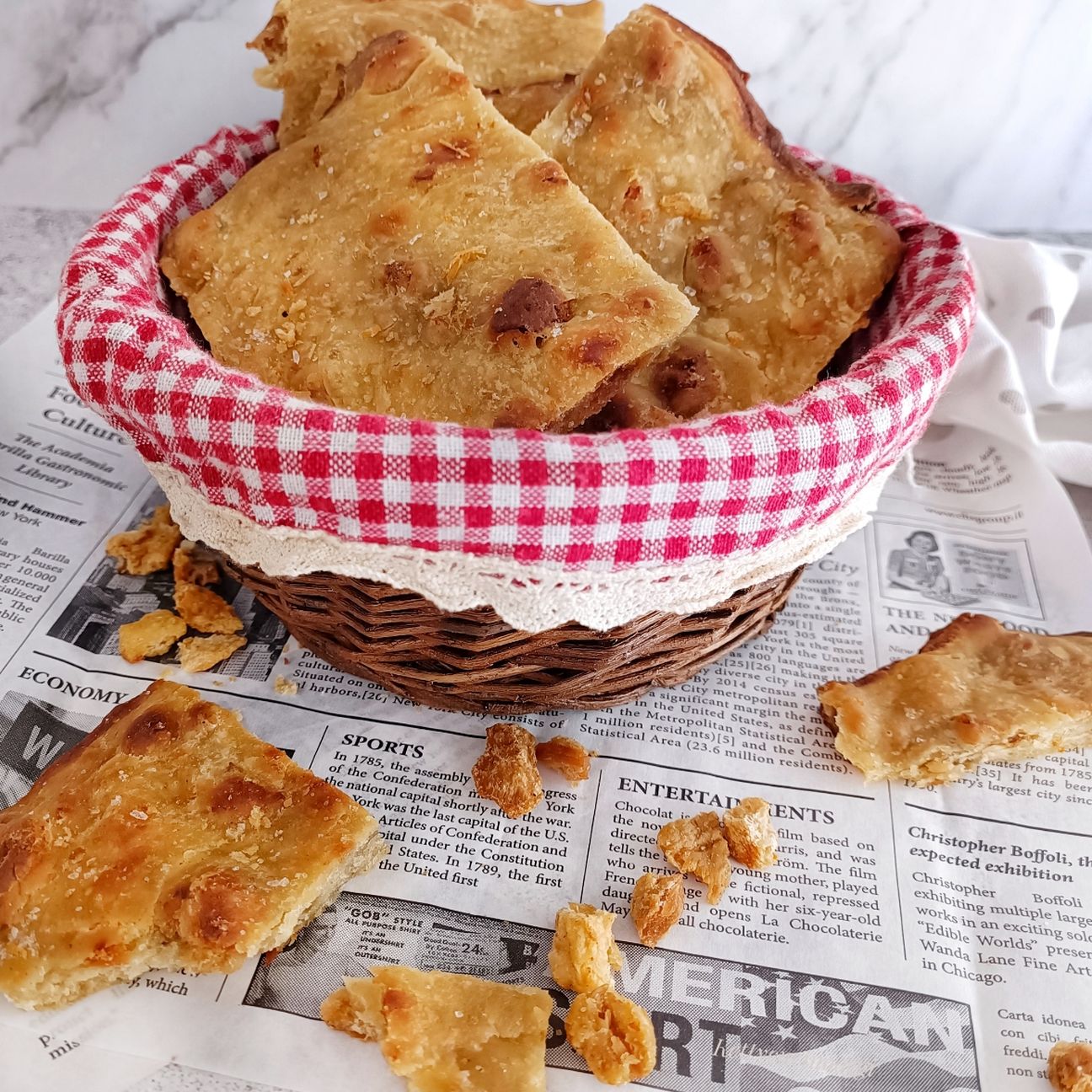 Schiacciata di pasta matta con ciccioli