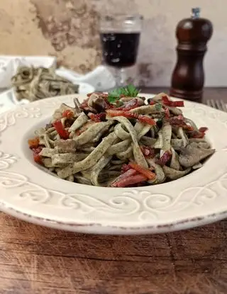 Ricetta Tagliatelle alle ortiche con funghi e speck croccante di kettycucinooggi