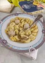 Ricetta Tortellini in brodo di carne con polpettine