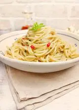 Ricetta SPAGHETTI AGLIO OLIO ACCIUGHE E PEPERONCINO