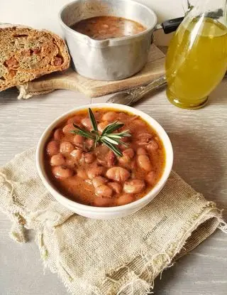 Ricetta ZUPPA DI FAGIOLI RUSTICA CON SCORZE DI FORMAGGIO di kettycucinooggi