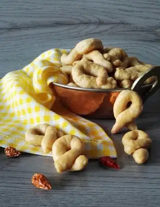 Ricetta TARALLI PUGLIESI PICCANTI di kettycucinooggi