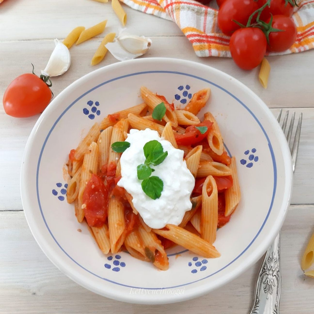PENNE POMODORINI E STRACCIATELLA