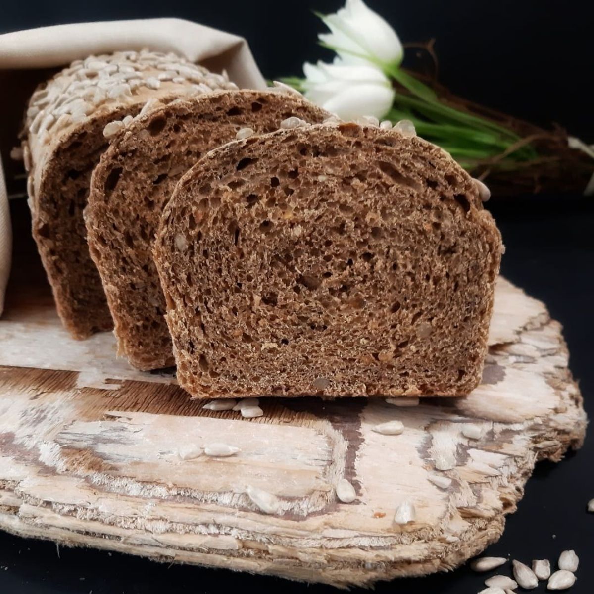 PANE IN CASSETTA CON MALTO E SEMI TOSTATI