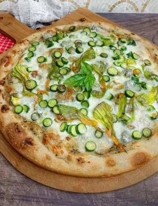 Ricetta PIZZA CON FIORI DI ZUCCA E GORGONZOLA di kettycucinooggi