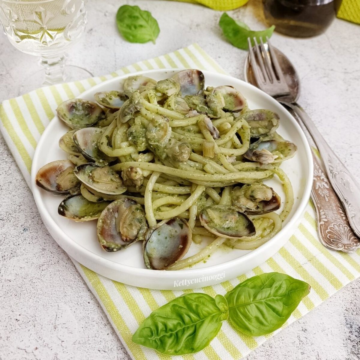 TONNARELLI AL PESTO CON LE VONGOLE