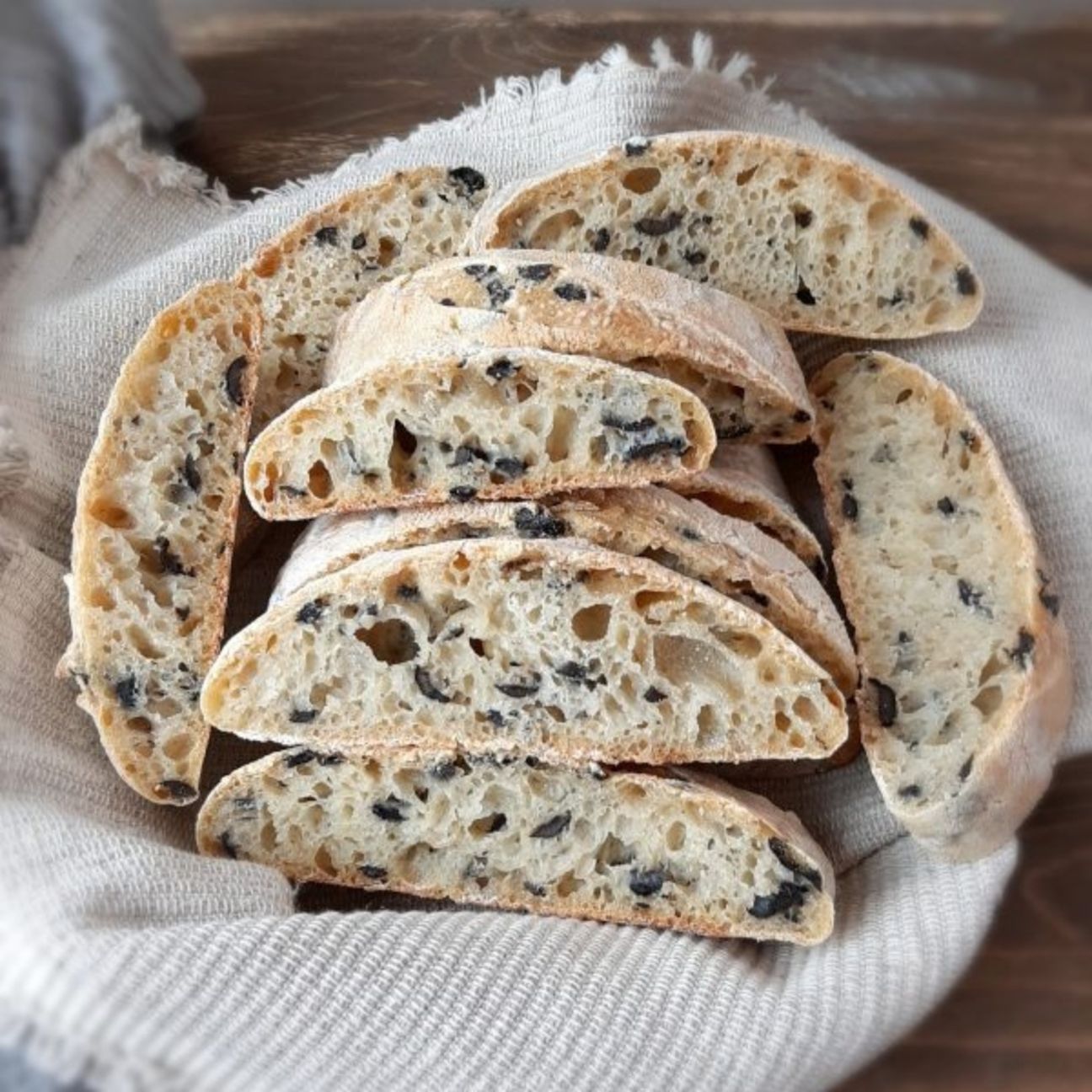 PANE ALLE OLIVE CON PASTA MADRE