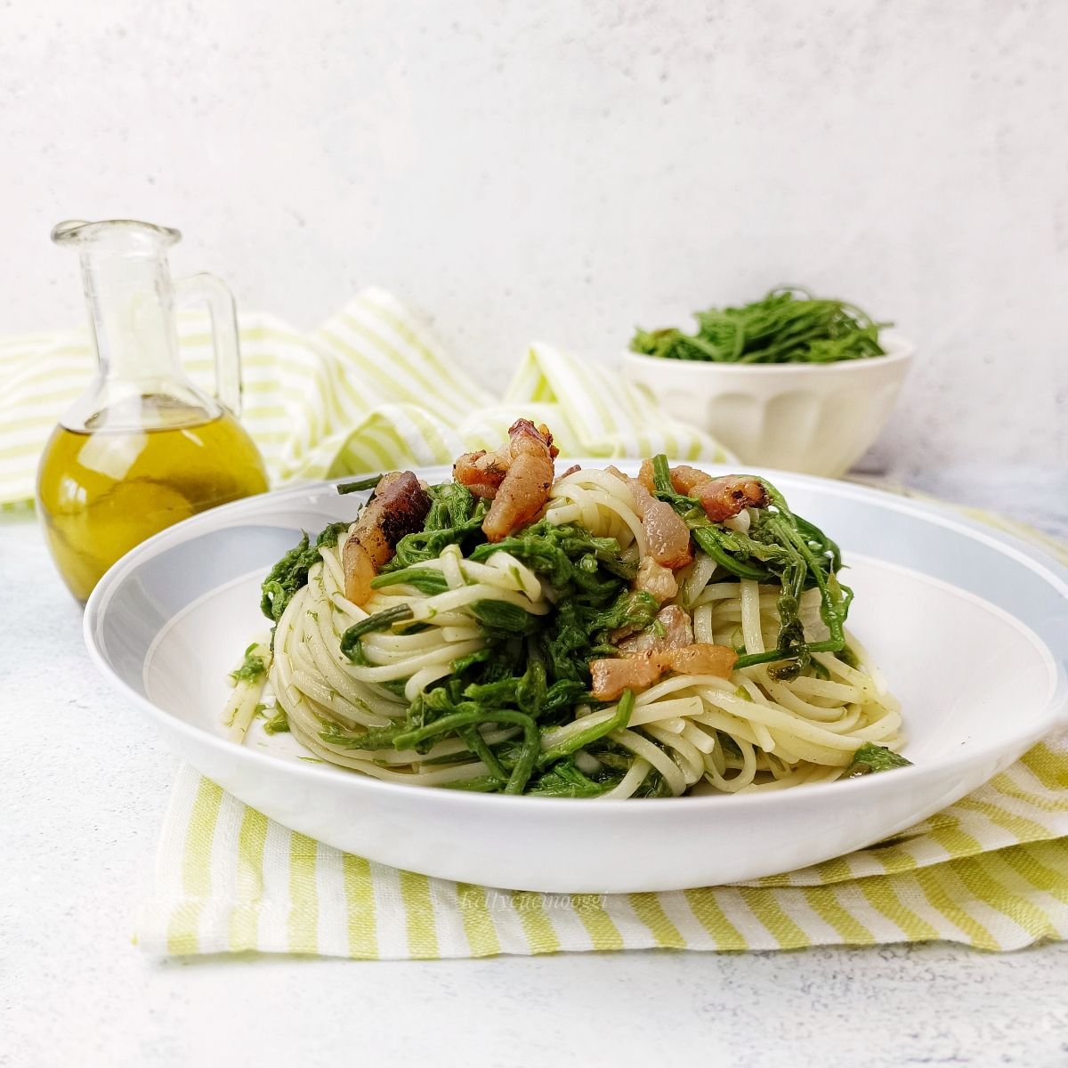 LINGUINE BRUSCANDOLI E GUANCIALE