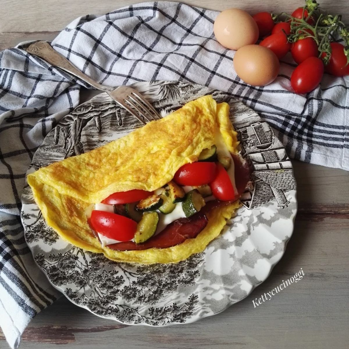 OMELETTE CON ZUCCHINE E POMODORINI